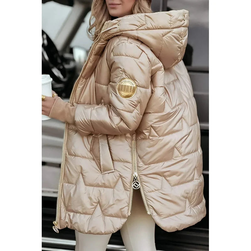 Abrigo acolchado largo con capucha para mujer en beige – con capucha – vista lateral
