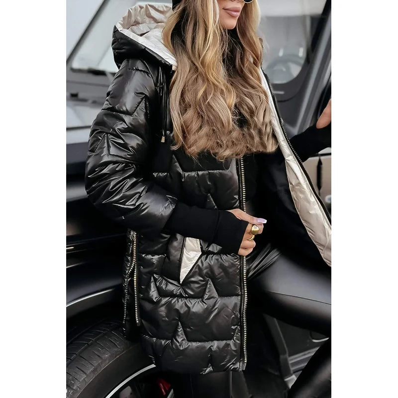 Abrigo acolchado largo con capucha para mujer en negro – vista lateral