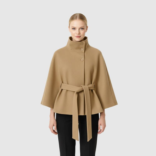 Abrigo para mujer con cuello alto y cinturón en color camel