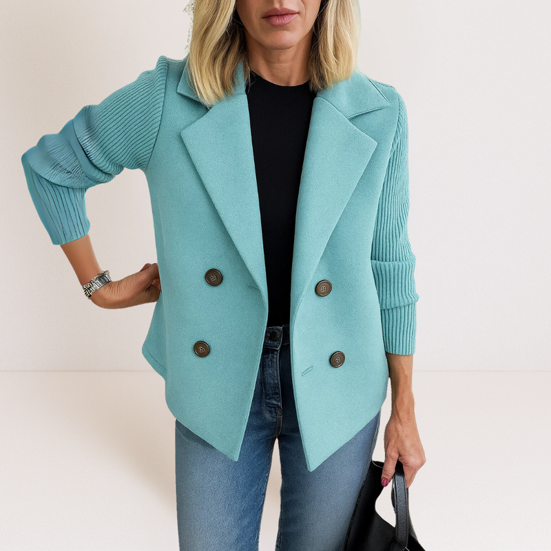 Blazer cruzado con doble botonadura para mujer en turquesa – vista frontal