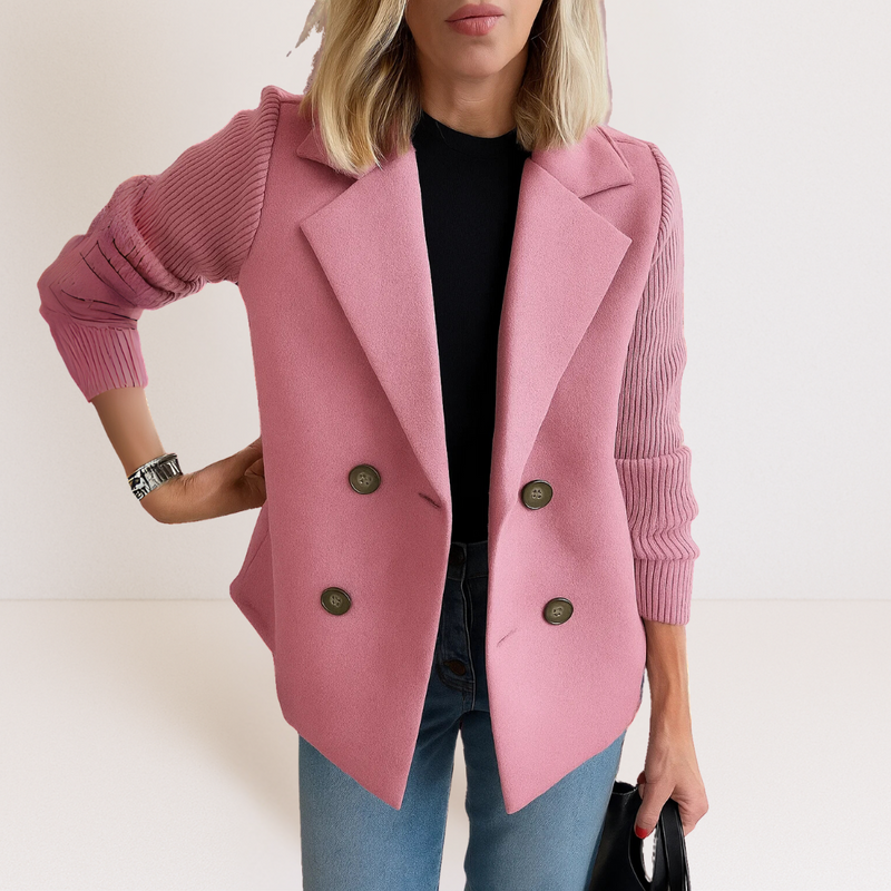 Blazer cruzado con doble botonadura para mujer en rosa – vista frontal