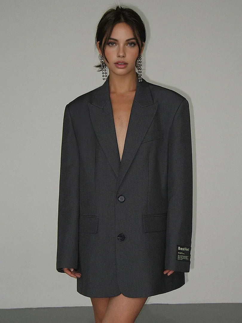 Blazer oversize para mujer en gris oscuro con bolsillos de solapa, look de estudio