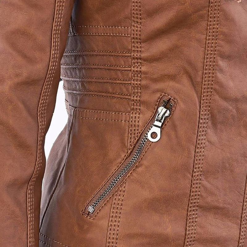 Chaqueta de efecto cuero con capucha para mujer en camel – detalle de los pespuntes