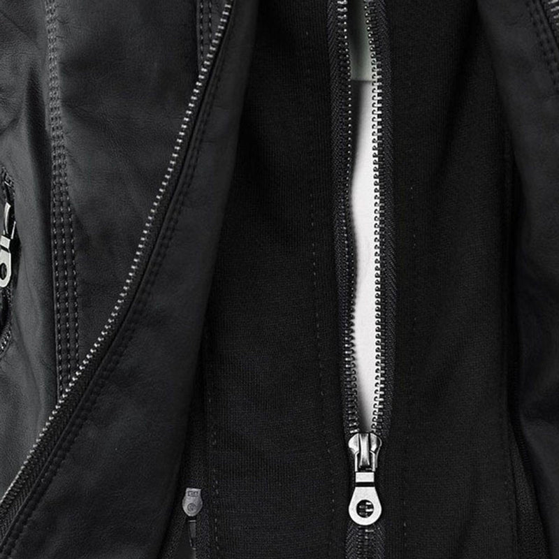 Chaqueta de efecto cuero con capucha para mujer en negro – detalle de la cremallera