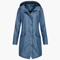 Chaqueta larga con capucha para mujer en azul acero con botones y bolsillos con solapa