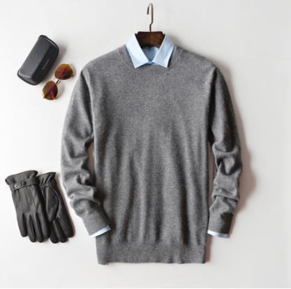 Jersey de punto fino para hombre con cuello redondo o de pico en gris - cuello redondo
