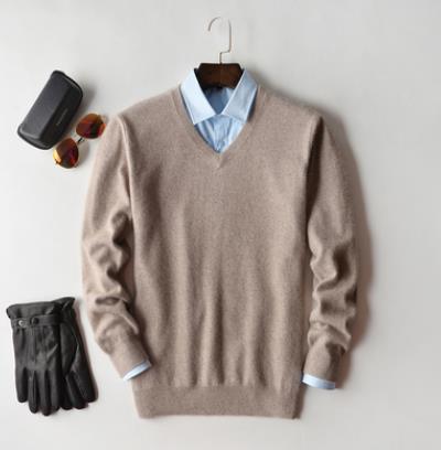 Jersey de punto fino para hombre con cuello redondo o de pico en beige - cuello de pico