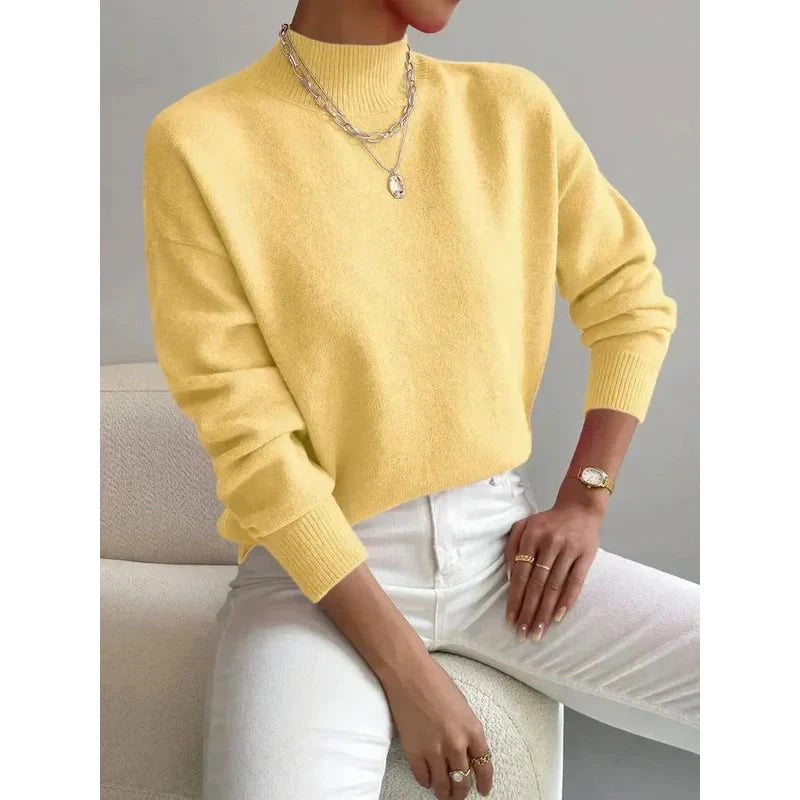 Jersey de punto liso con cuello alto para mujer en amarillo – vista frontal