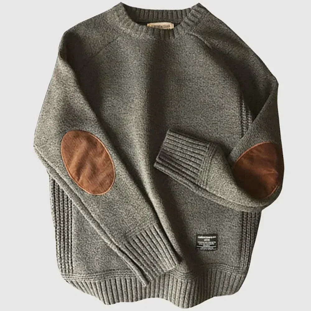 Jersey de punto para hombre con coderas y cuello redondo en gris, vista frontal
