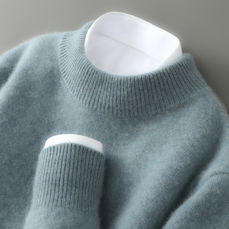 Jersey de punto suave con cuello redondo para hombre en verde salvia – vista frontal