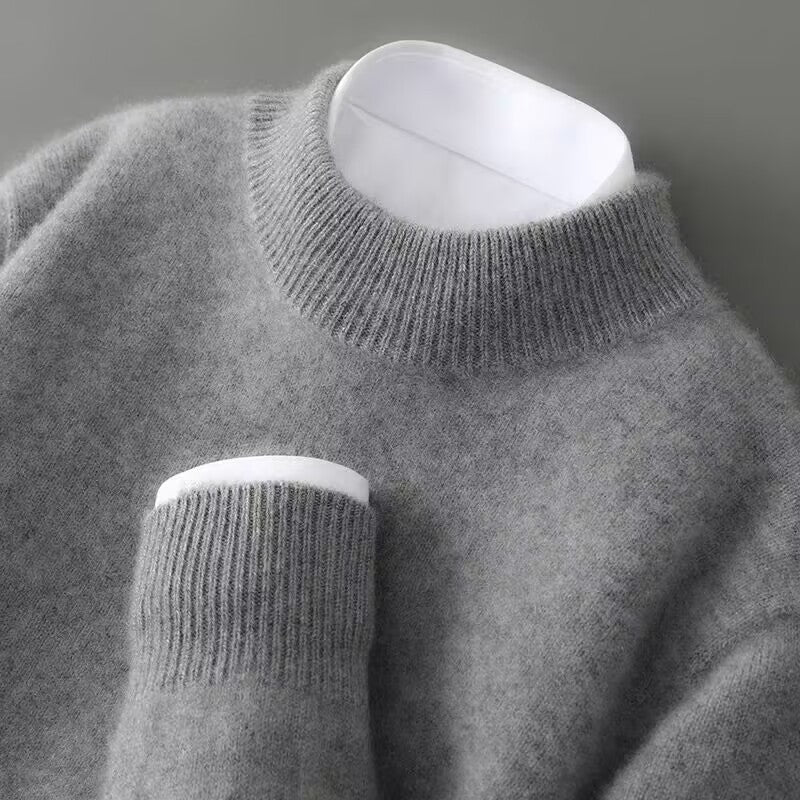 Jersey de punto suave con cuello redondo para hombre en gris – vista frontal