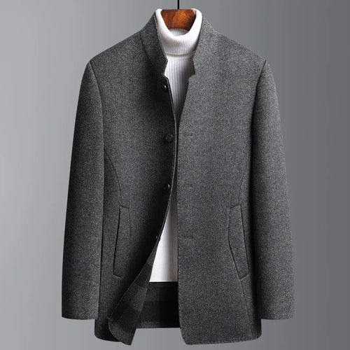 Abrigo corto para hombre con cuello mao y botones en gris