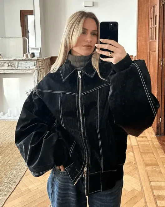 Cazadora oversize para mujer de efecto cuero con pespuntes en contraste en negro