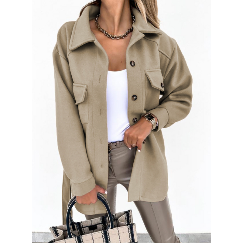 Sobrecamisa con bolsillos para mujer en beige – vista frontal