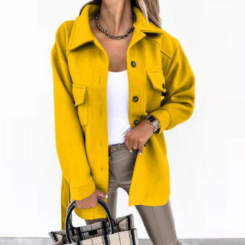 Sobrecamisa con bolsillos para mujer en amarillo – vista frontal