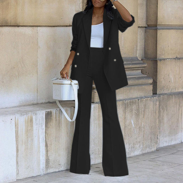 Traje negro de blazer largo y pantalón acampanado para mujer con botones dorados
