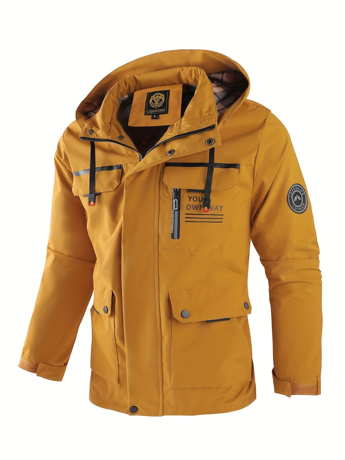 Chaqueta técnica para hombre con capucha y bolsillos en mostaza